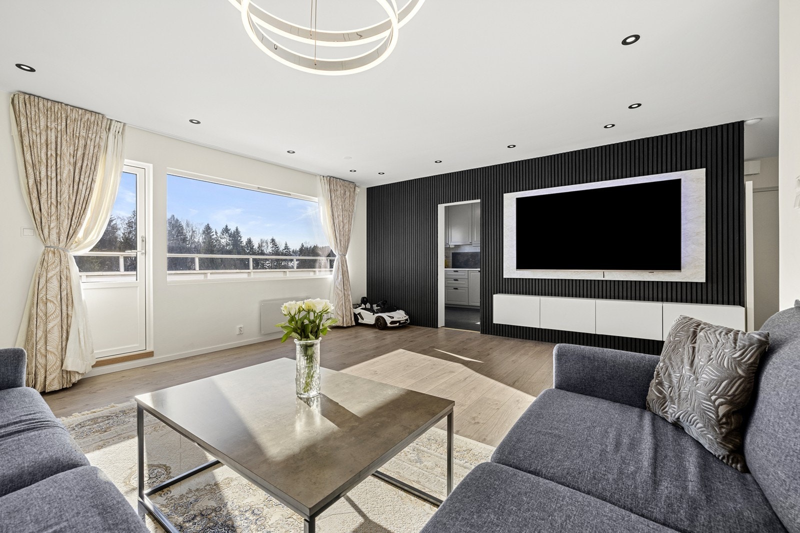 Martin Trykstad v/Notar har gleden av å presenterev Hellaveien 29E! Foto: Mads Petter Karlsen Galleribilde