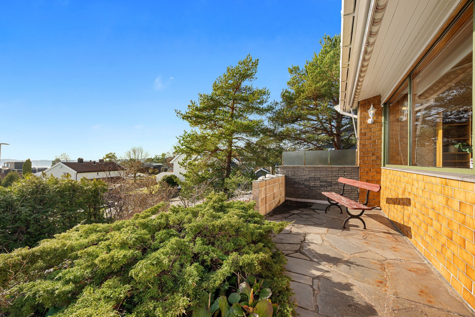 Veranda med fin utsikt. Galleribilde