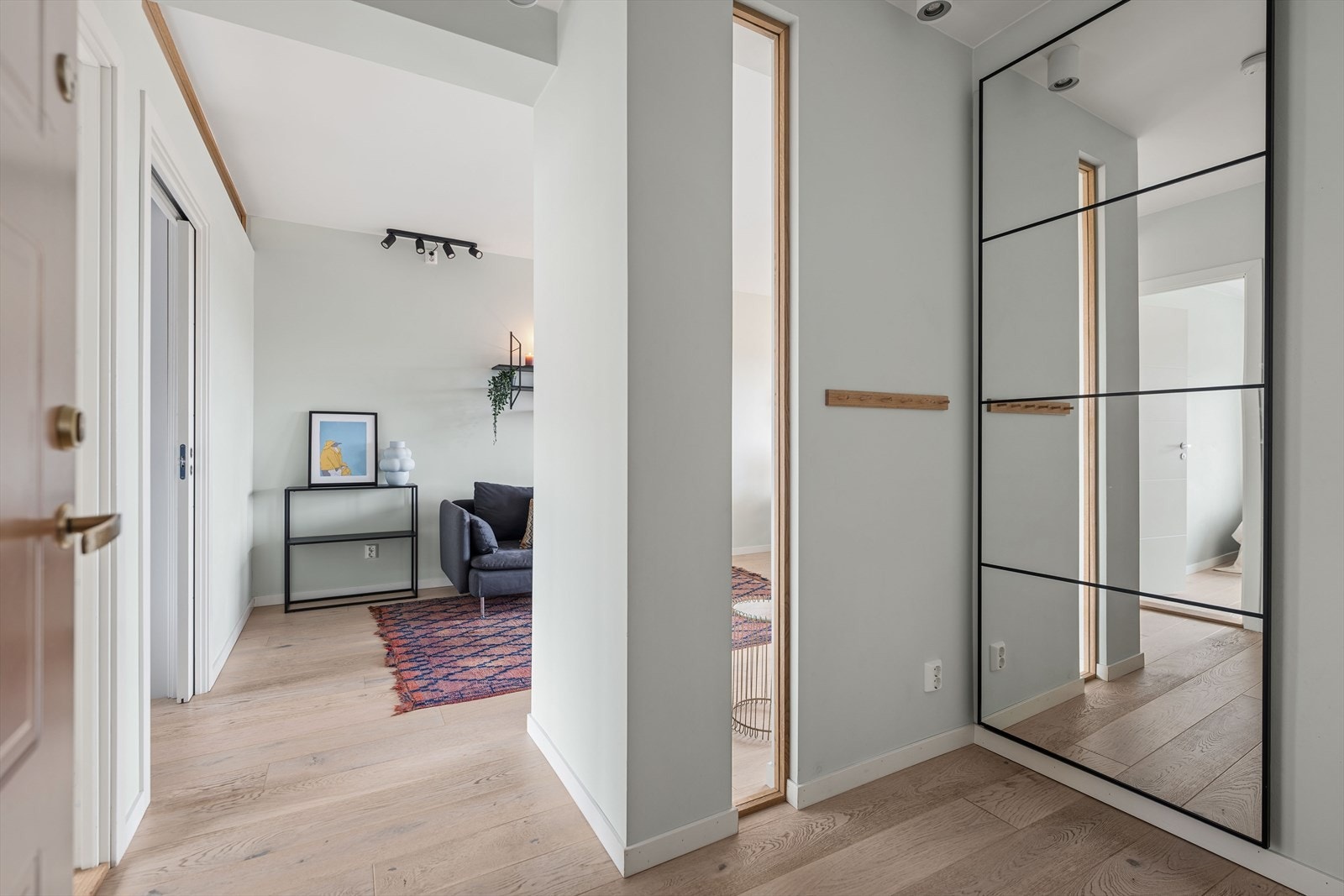 Leilighetens inngangsparti gir et godt førsteinntrykk som setter tonen for resten av boligen. Galleribilde