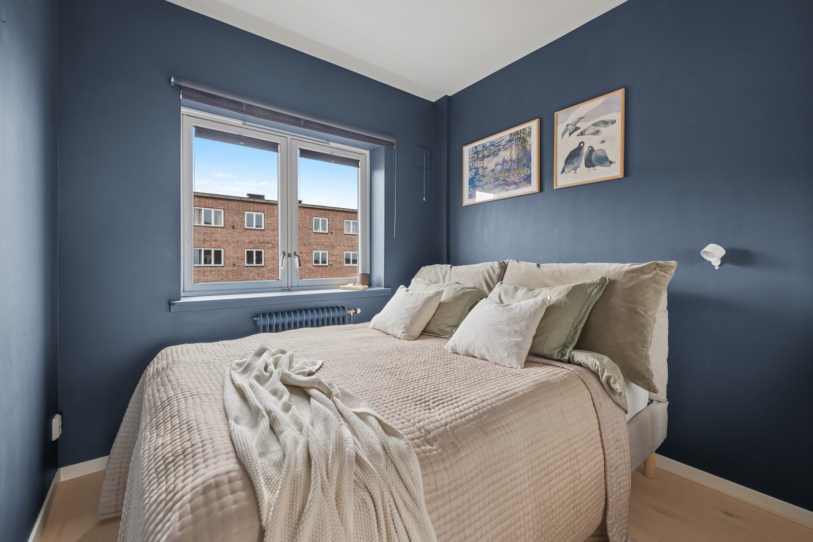 Leiligheten har to gode soverom som begge oppleves lyse og praktiske. Galleribilde