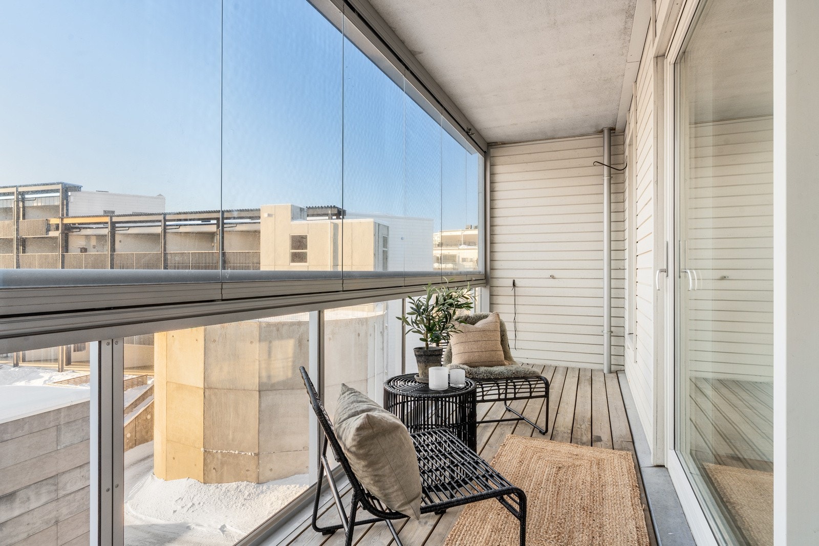 Her er det plass til utemøbler.