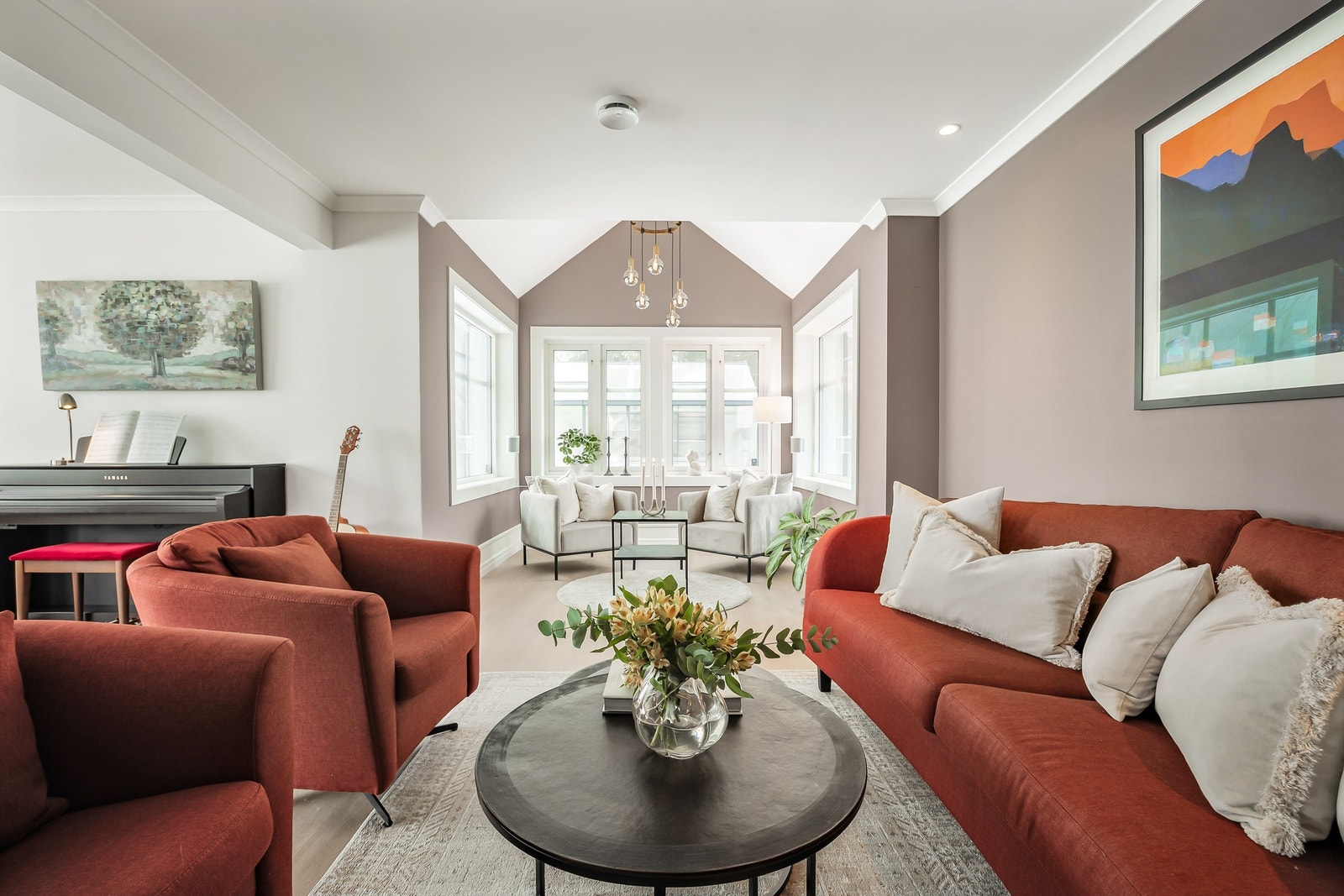 Parkett på gulvet og vannbåren gulvvarme gir en lun samt behagelig atmosfære. Galleribilde