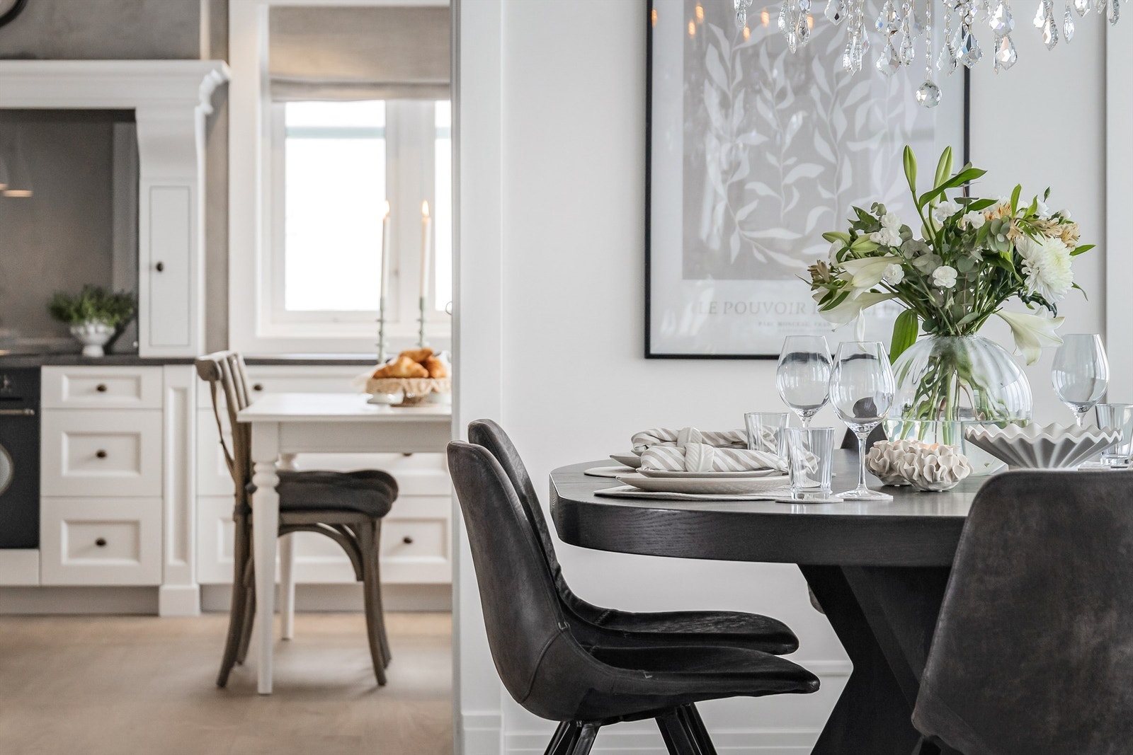 Oppgradert boligen med bergvarme og vannbåren gulvvarme i 2023 for høy komfort samt lave driftskostnader. Galleribilde