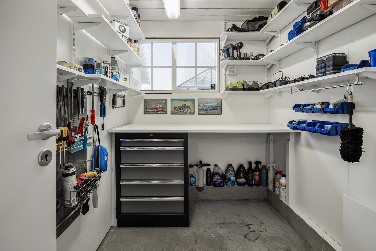 I tilknytning til garasjen er det en praktisk, isolert bod på ca. 4 m². Galleribilde