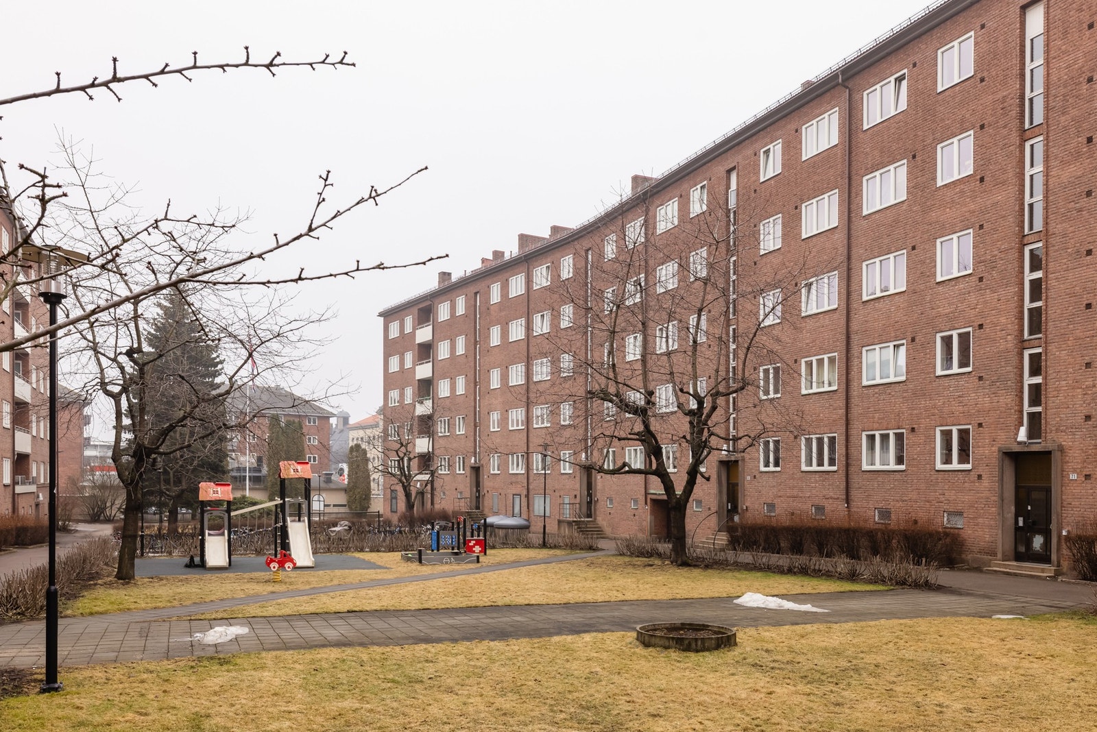 Borettslaget har en veldig hyggelig felles bakgård Galleribilde