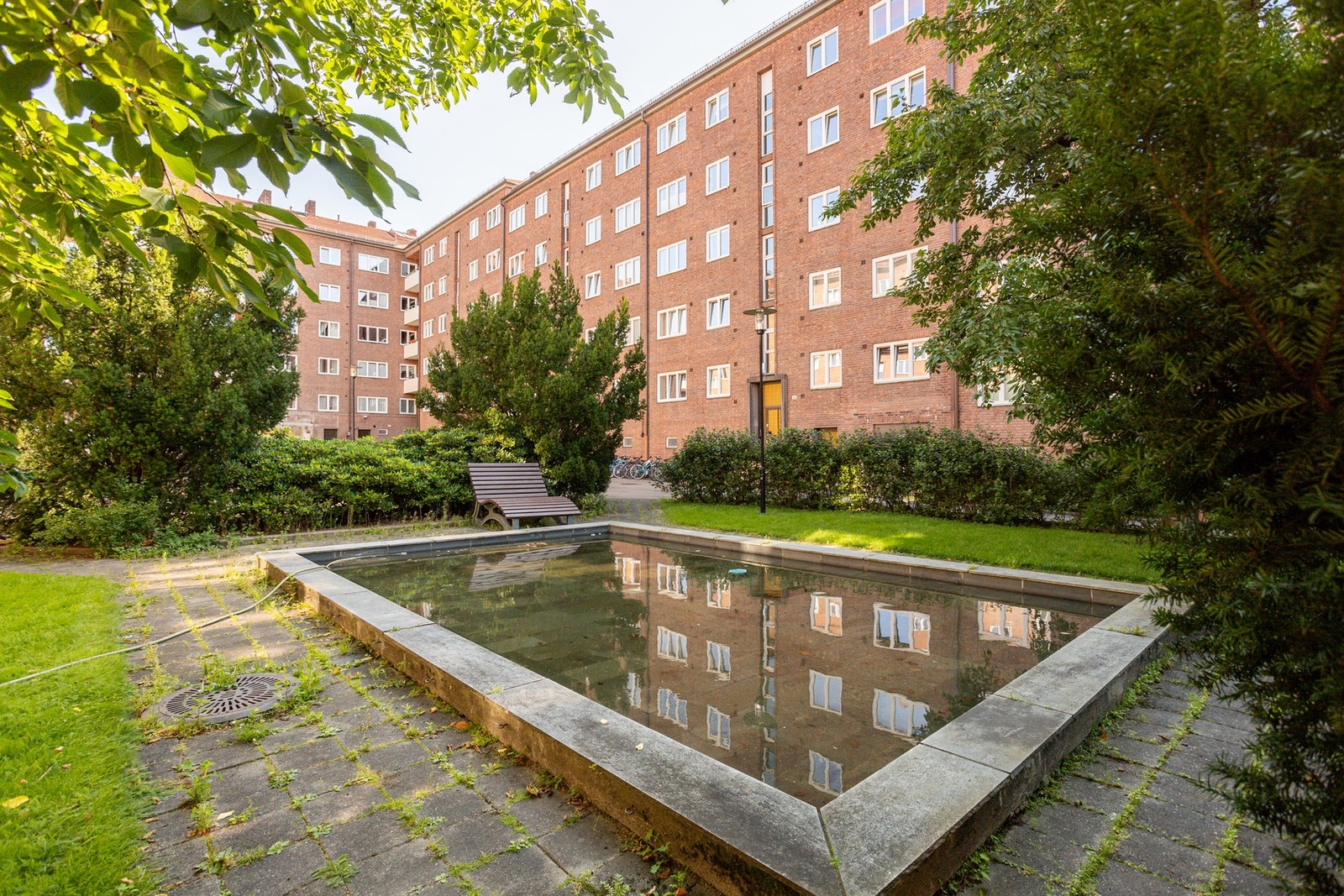 Her bor du med rolig og med gangavstand til alt av fasiliteter, grønne lunger og et utbredt kollektivtilbud. Galleribilde