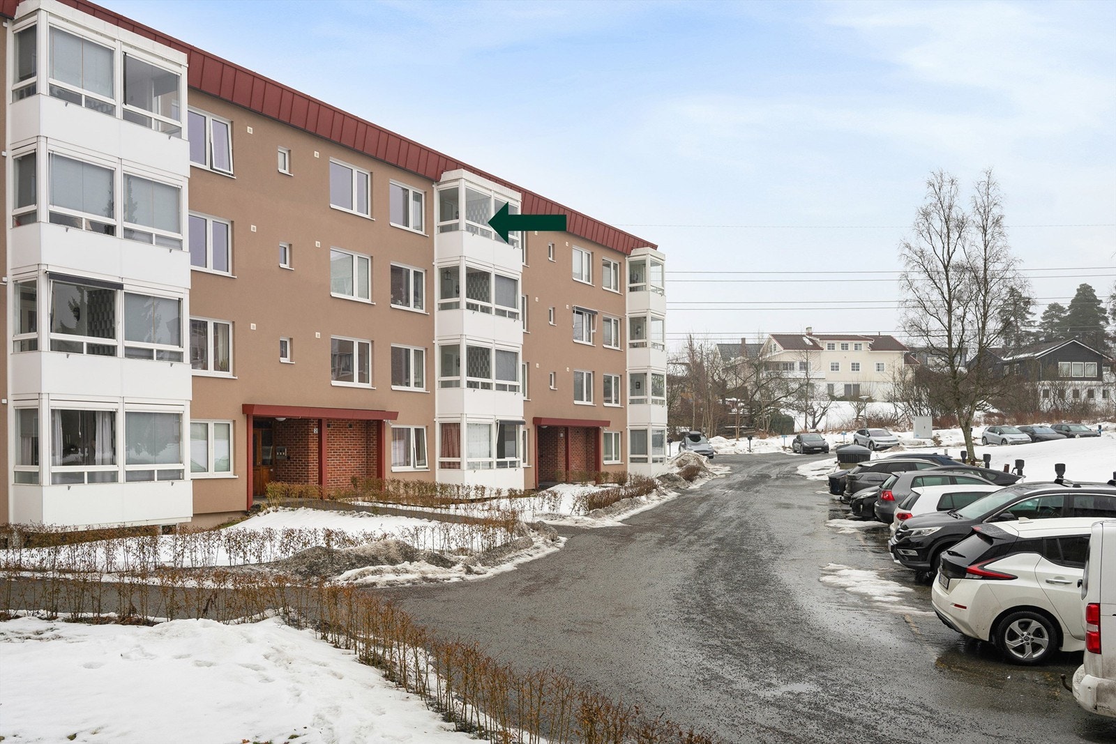 Leiligheten ligger sentralt, men tilbaketrukket i et etablert og rolig nabolag. Galleribilde