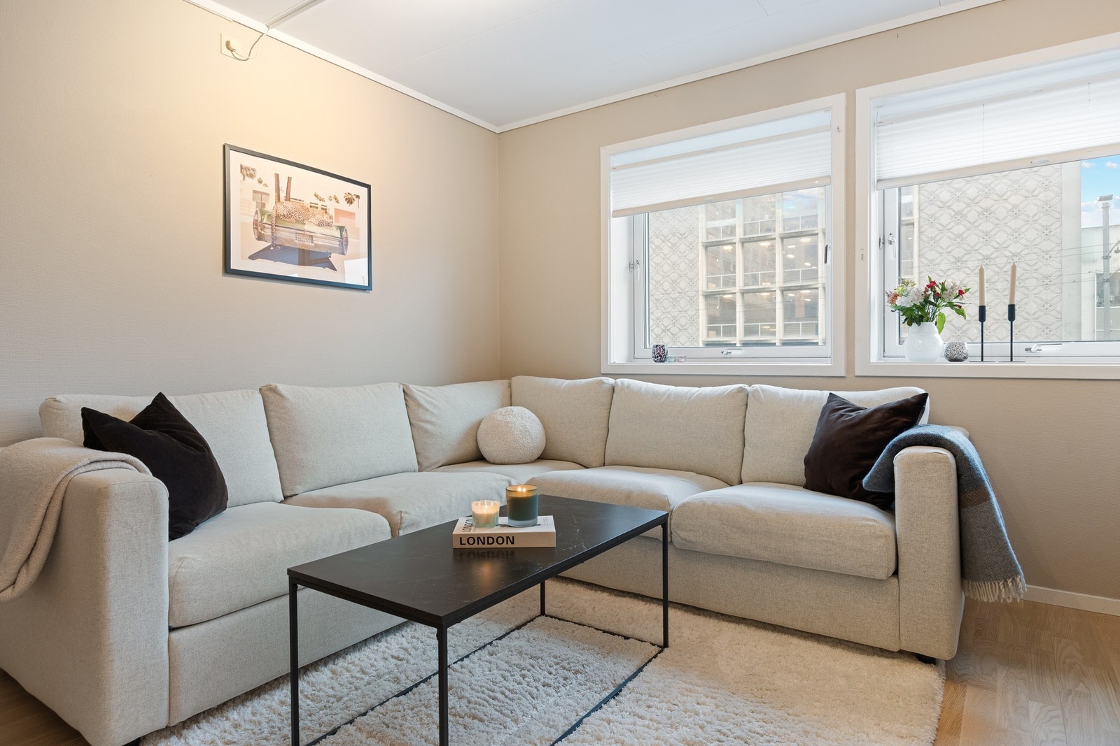 Med lyse fargetoner er det enkelt å sette sitt eget preg på leiligheten Galleribilde