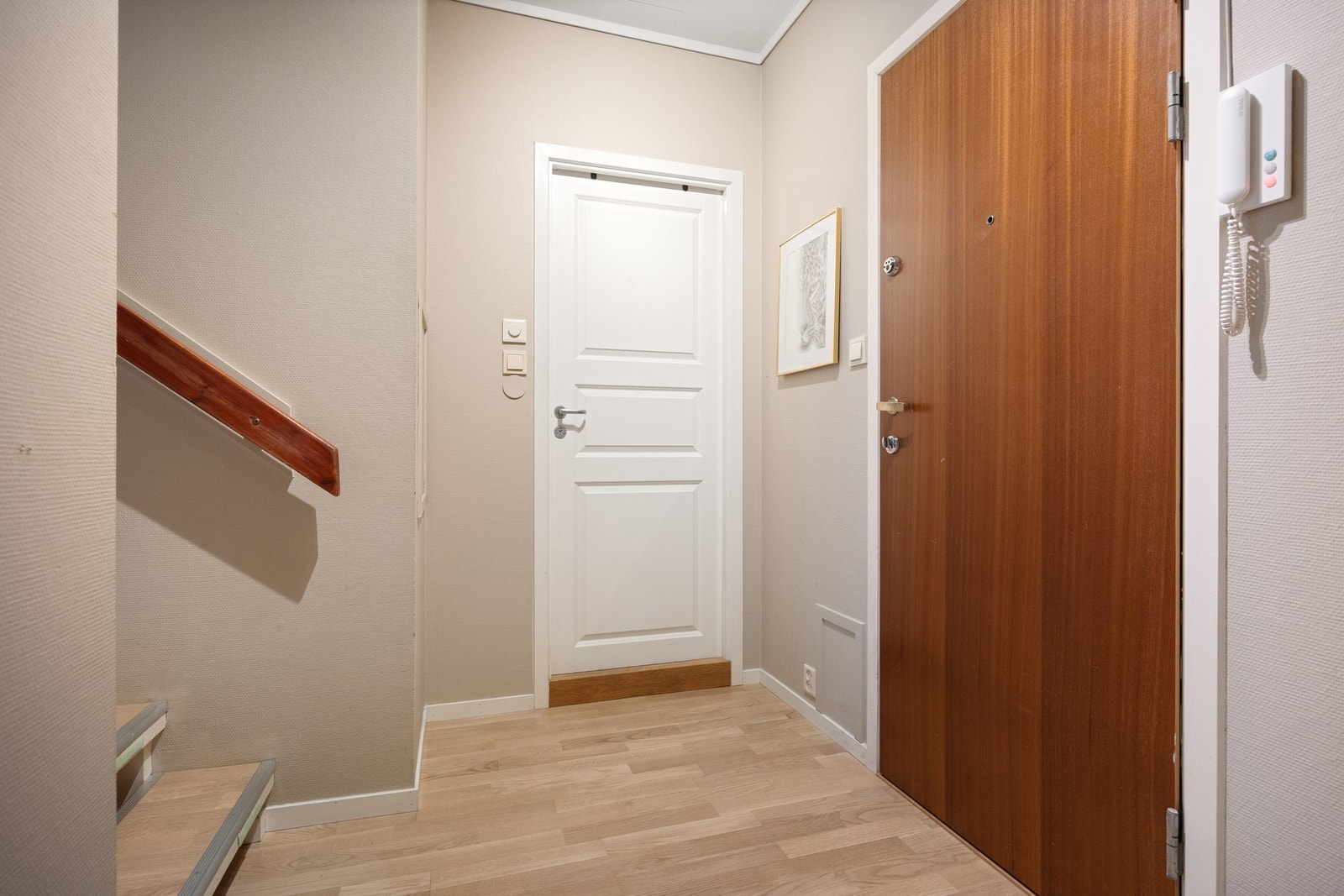 Fra entre er det inngang til bad. Galleribilde