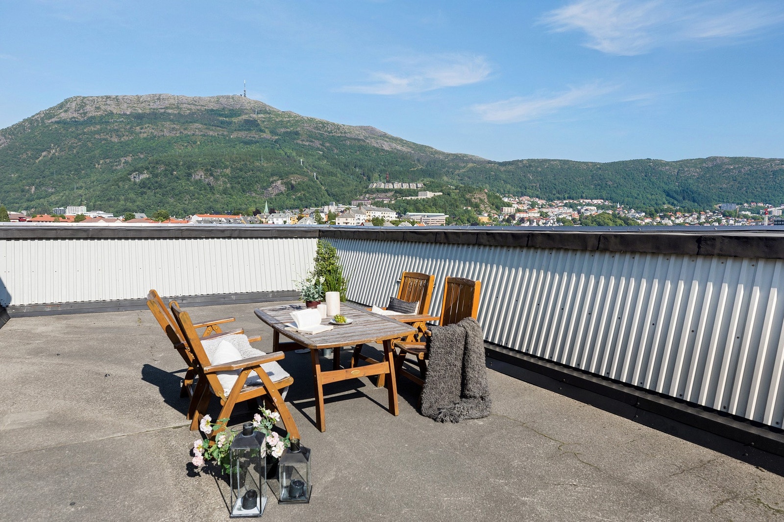 På takterrassen nytes solen fra morgen til solnedgang. Galleribilde