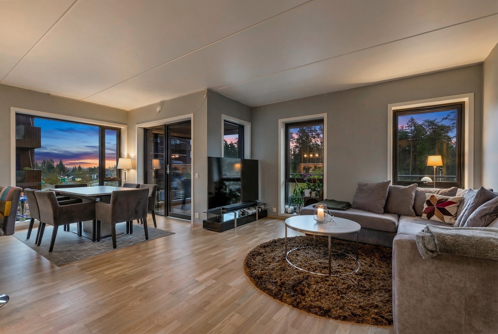 Kveld terrasse (2) Galleribilde