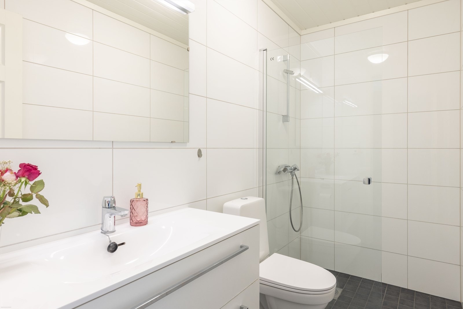 Leiligheten har to bad som er svært praktrisk når mange er samlet på fjellet. Galleribilde