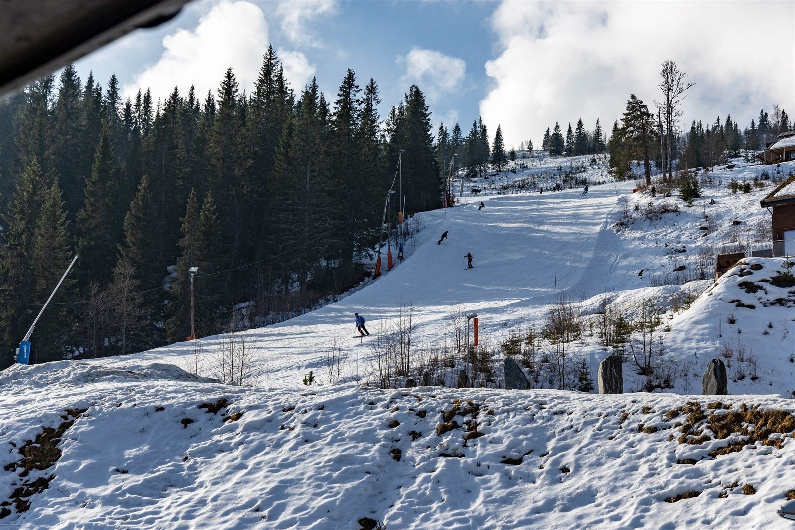 Bare et steinkast unna leiligheten finner du et av landets beste alpinanlegg med 40 km preparerte nedfarter. Galleribilde