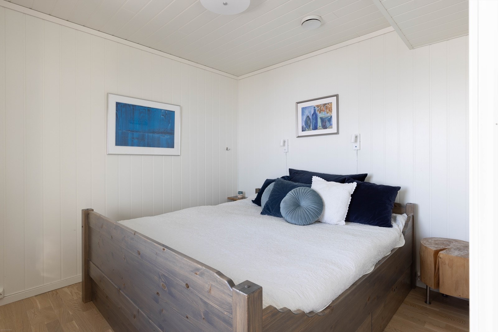 Romslig hovedsoverom med gode oppbevaringsmuligheter og plass til ønsket møblering. Galleribilde