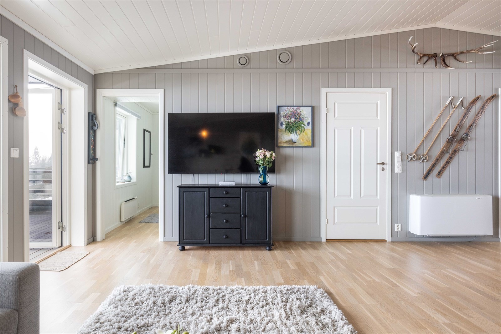 Fra stuen har du adkomst til hovedsoverommet Galleribilde