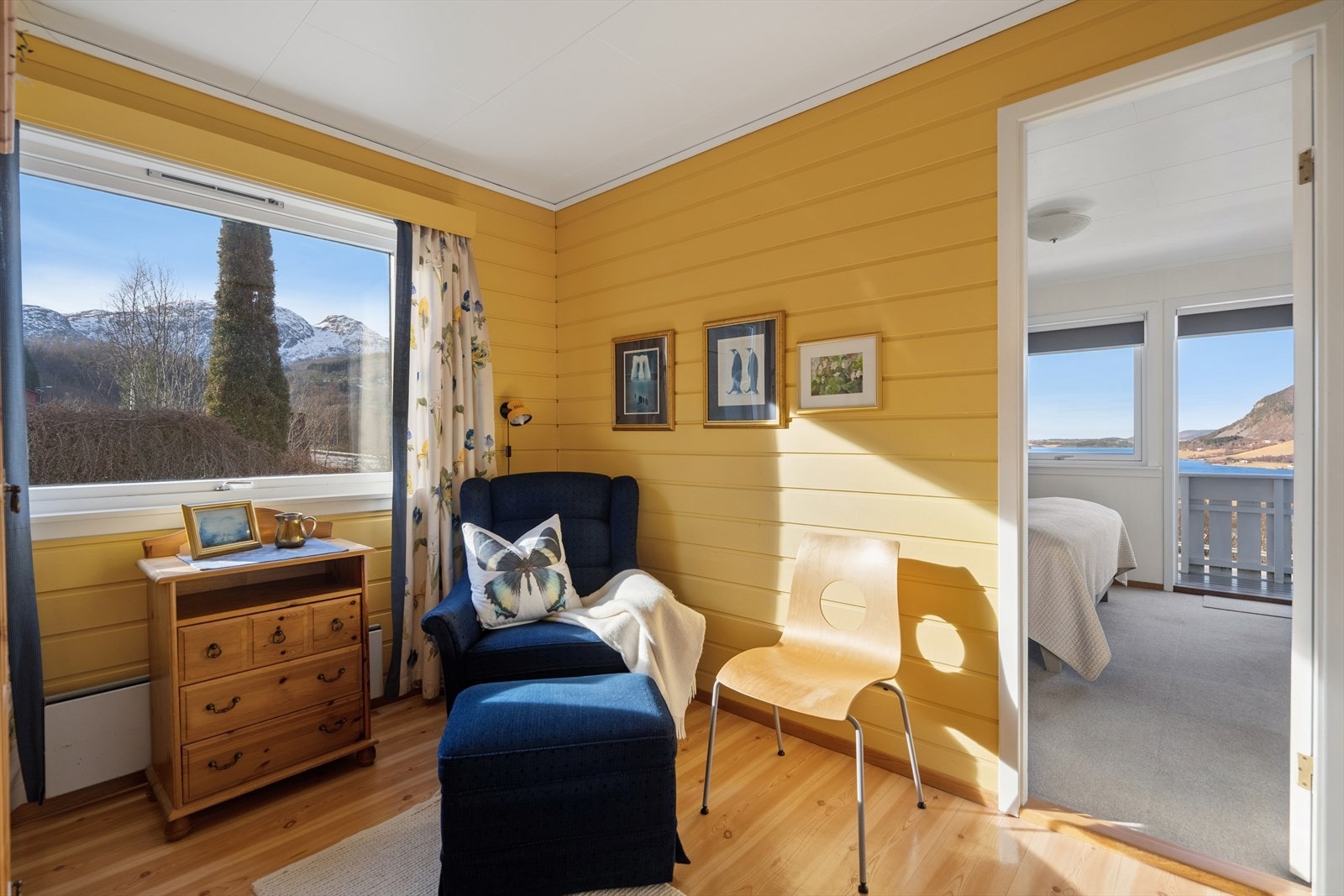 Soverom med tilkomst via gang og soverom 1. Galleribilde