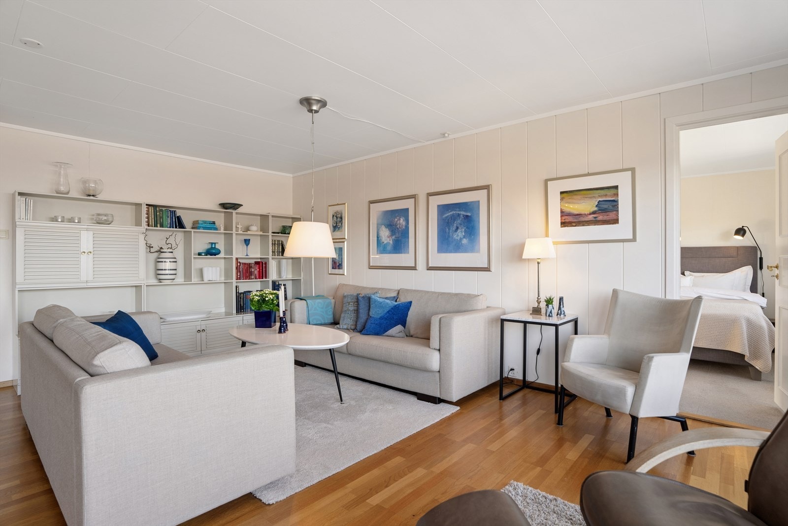 Fra stuen er det en naturlig overgang til boligens soveromsavdeling. Galleribilde