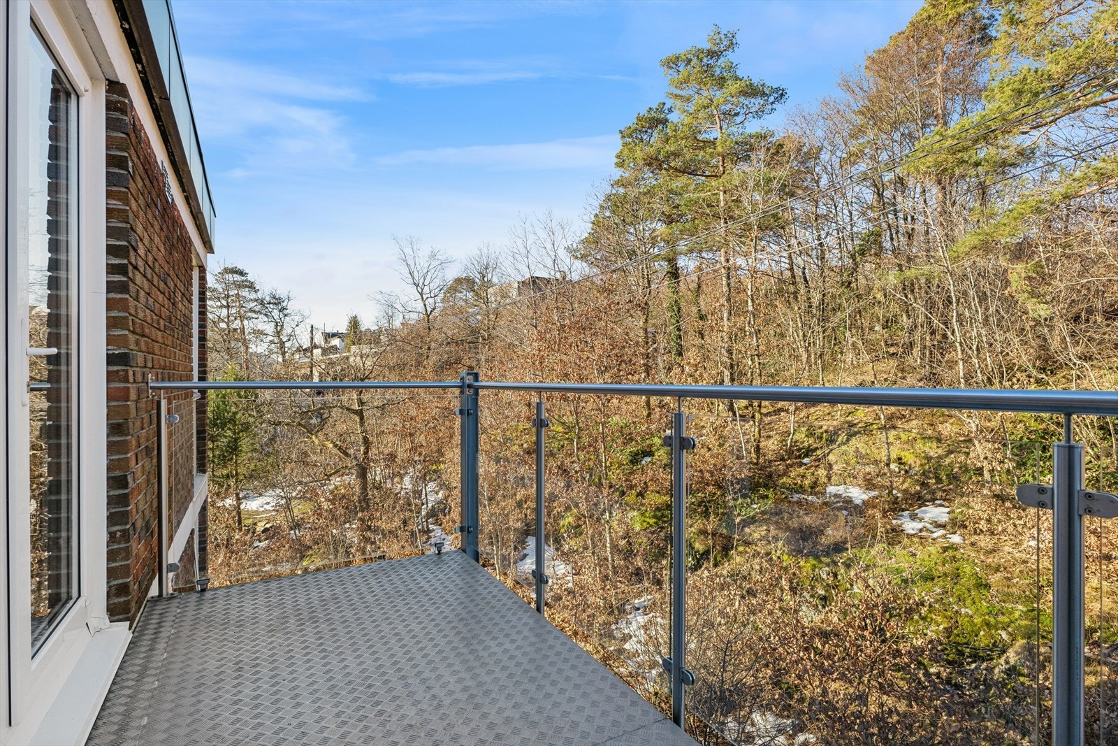 Fra leiligheten er det utgang til en balkong på 7 kvm med ettermiddags- og kveldssol. Galleribilde