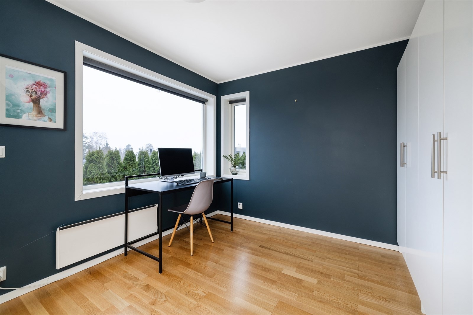 Et av de fire soverommene, ideelt som hjemmekontor eller gjesterom. Galleribilde