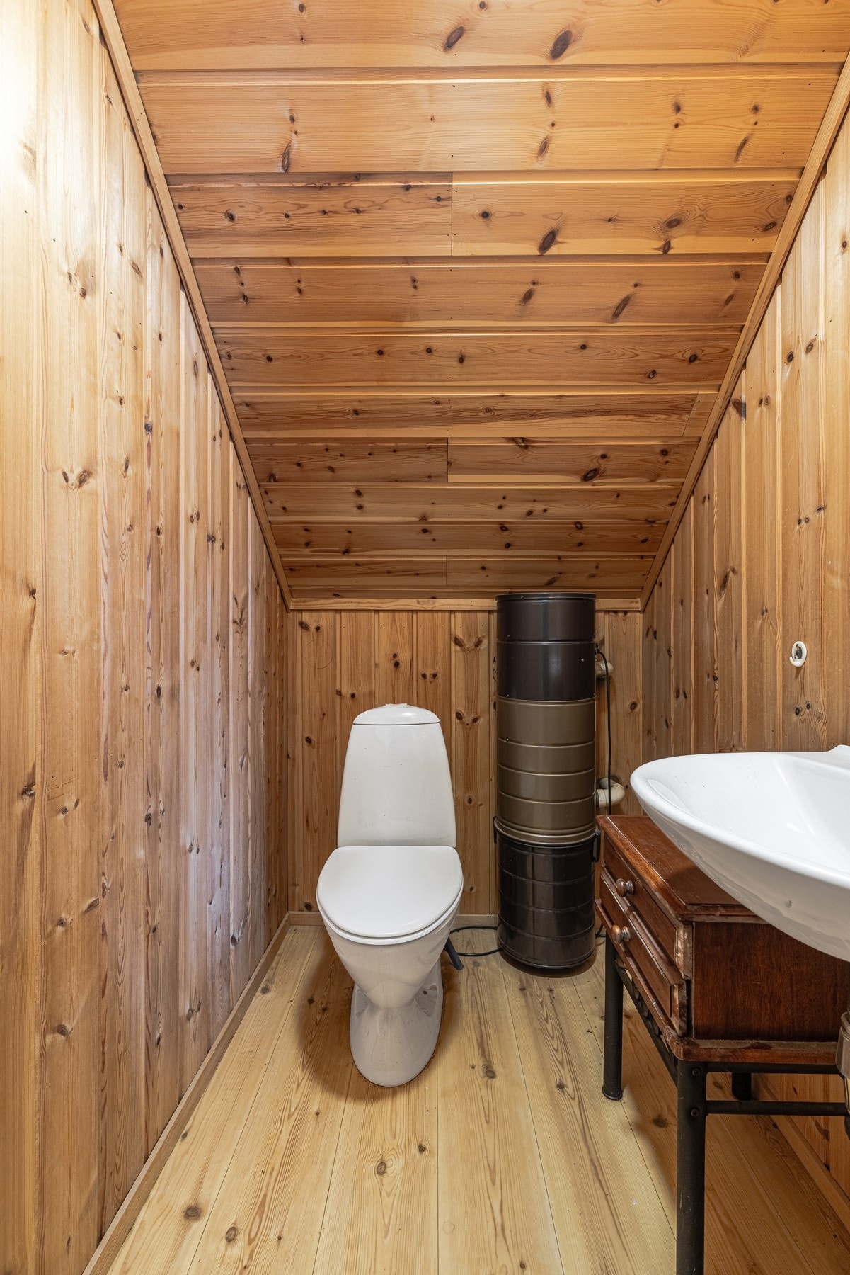 Separat toalett i loftsetasjen. Galleribilde