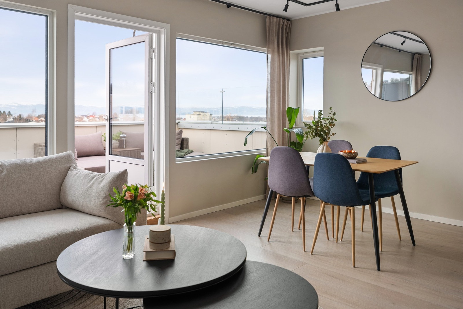 Belysning i hele leiligheten har smartstyring. Galleribilde