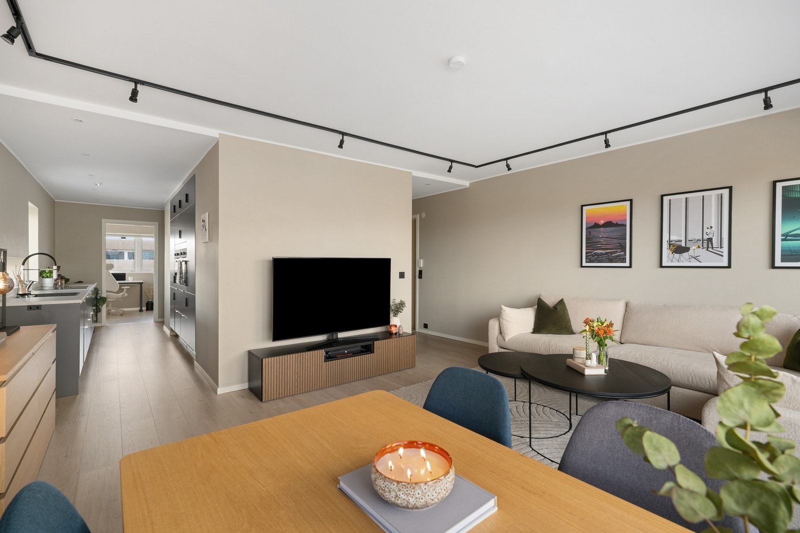 Stue/kjøkken er på 44 kvm. Galleribilde