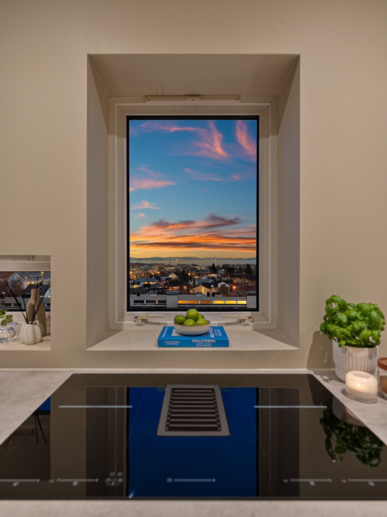 Uhindret og fin utsikt fra kjøkken. Galleribilde