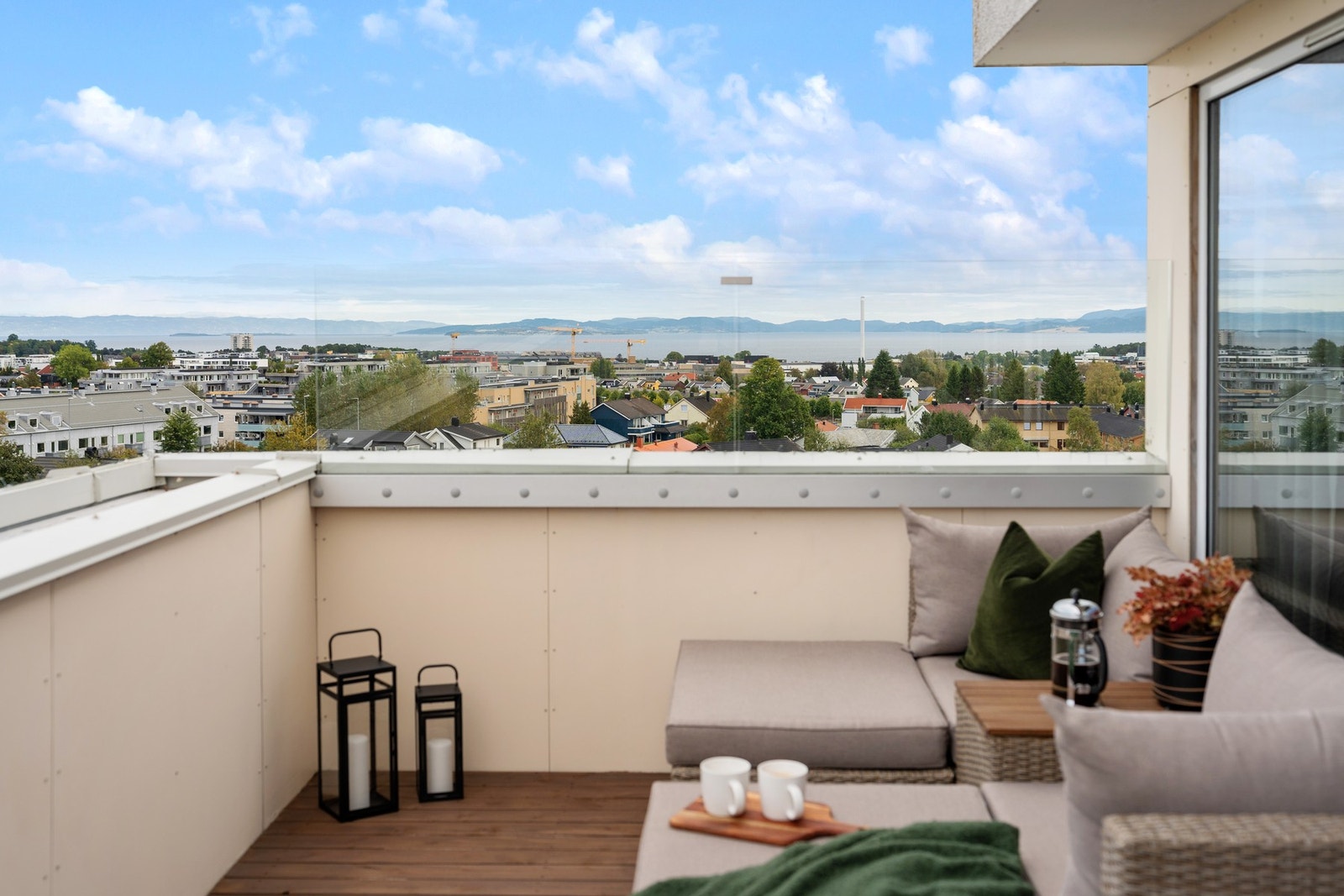 Levegg i glass montert 2024. Galleribilde