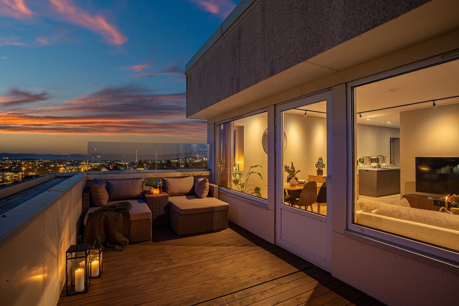 Velkommen til Fjøsmestervegen 3A! En strøken leilighet med topp- og hjørnebeliggenhet. Galleribilde