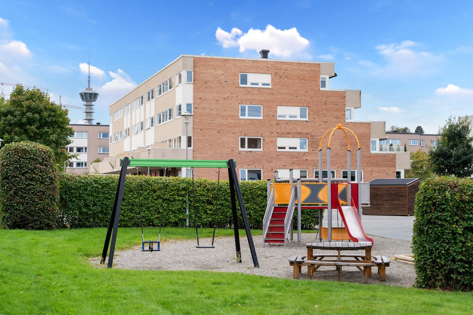 Oppvarmet parkeringskjeller med fast p-plass. Galleribilde