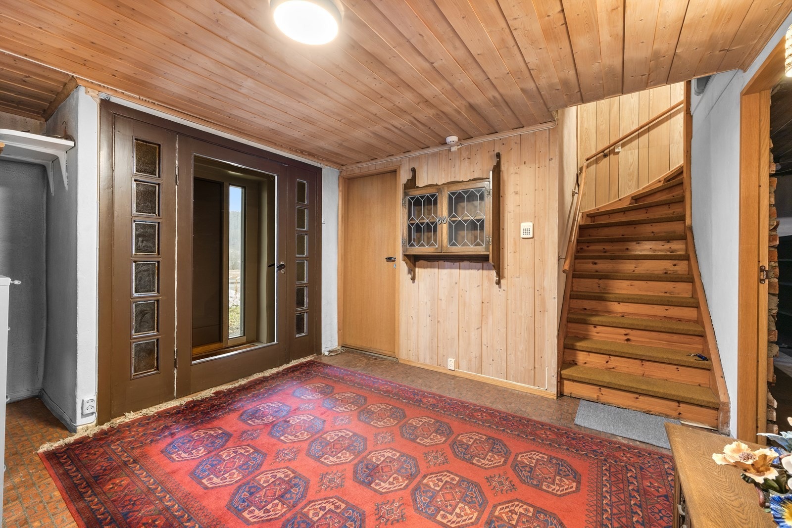 Inngangsparti i kjeller. Galleribilde