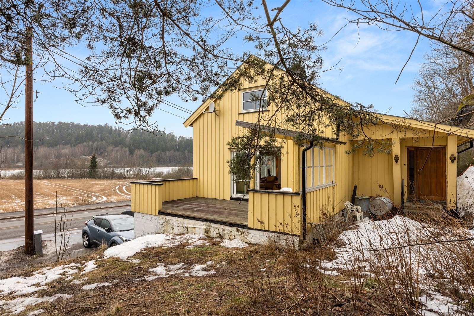Boligen ligger svært attraktivt til på Oppsal, med en flott beliggenhet tett ved Østensjøvannet og kort vei til de naturskjønne turområdene i Østmarka. Galleribilde