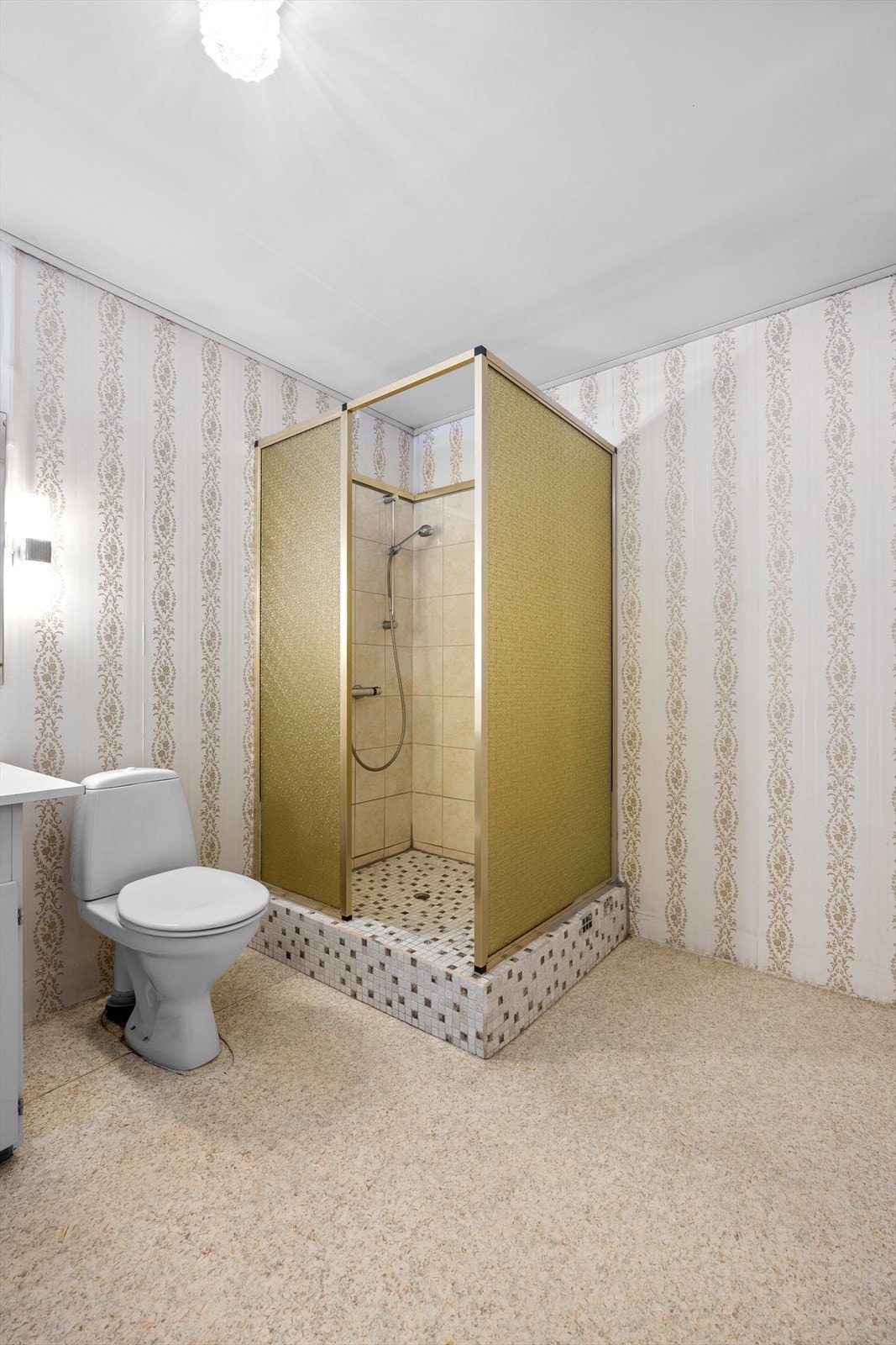 Våtrommet har fått tilstandsgrad 3 og må oppgraderes for å tåle normal bruk etter dagens krav. Galleribilde