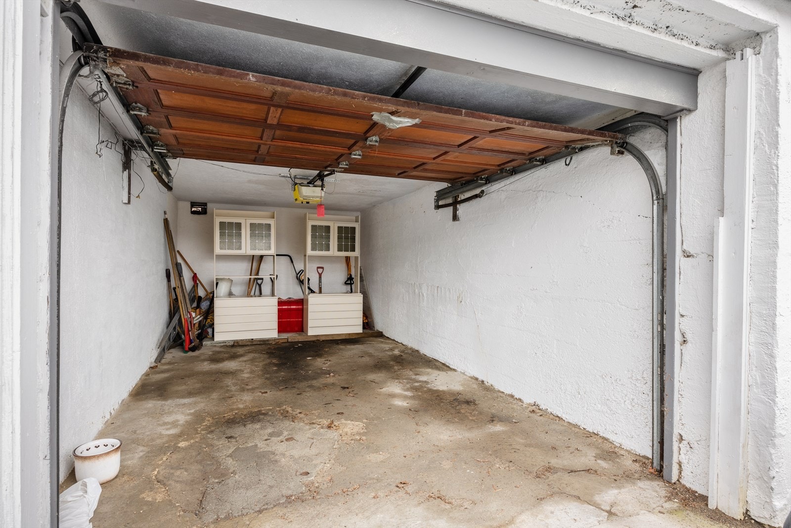 Parkeringsmuligheter på egen gårdsplass og i garasje. Galleribilde