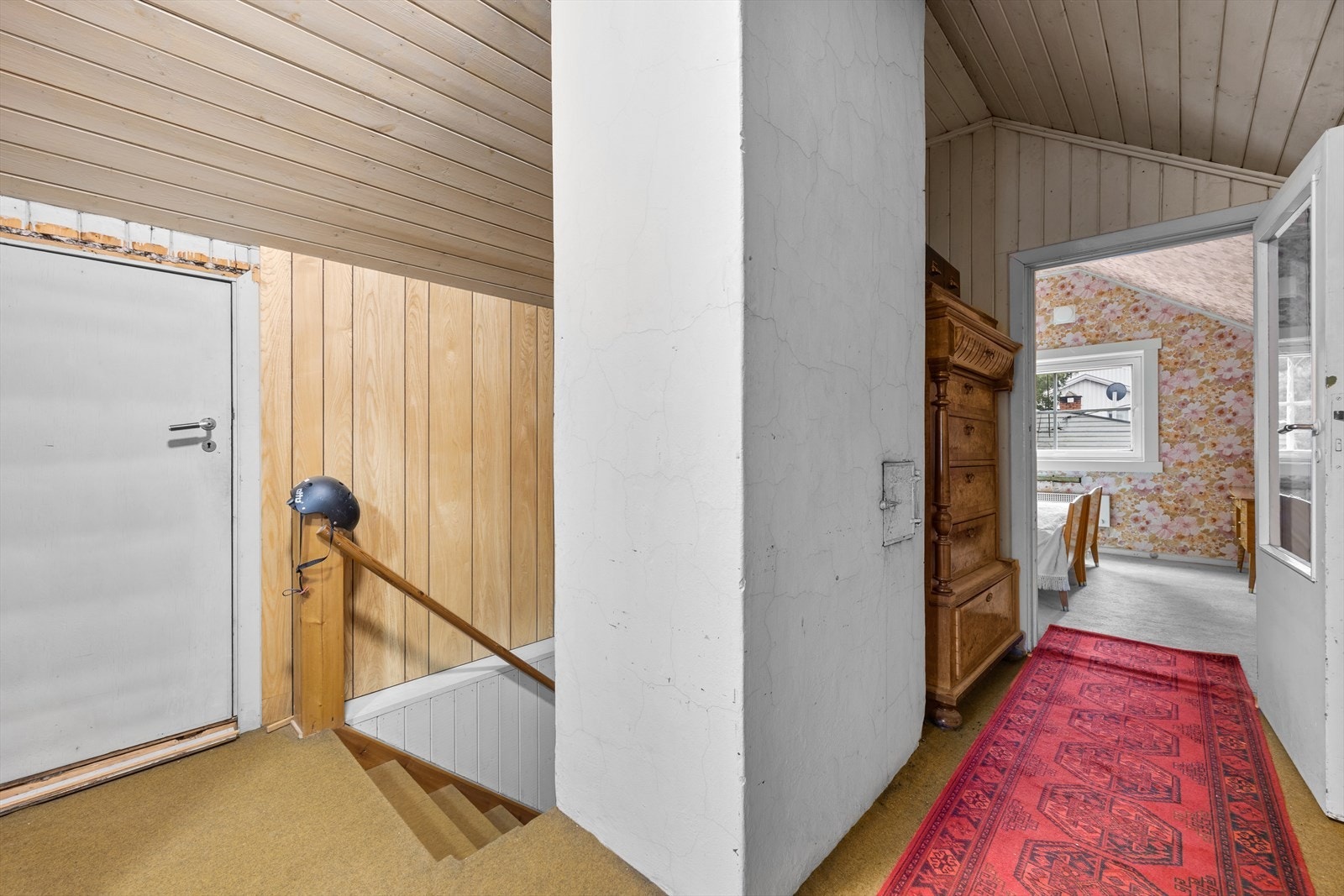 Gangen i andre etasje binder rommene sammen og gir tilgang til bod/kneloft på begge sider. Galleribilde