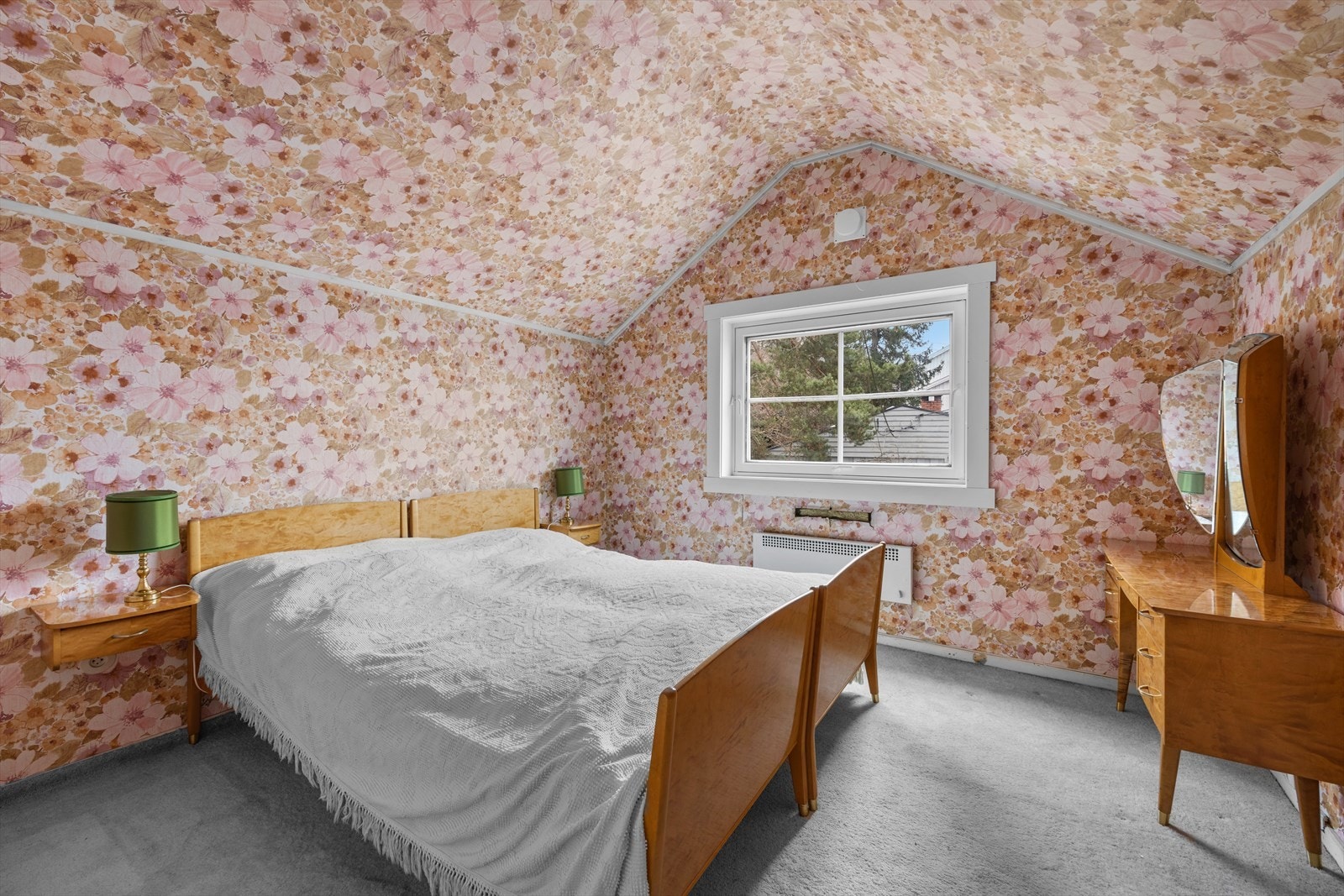 Boligen har tre soverom av god størrelse, hvor to av dem er plassert i øverste etasje. Galleribilde