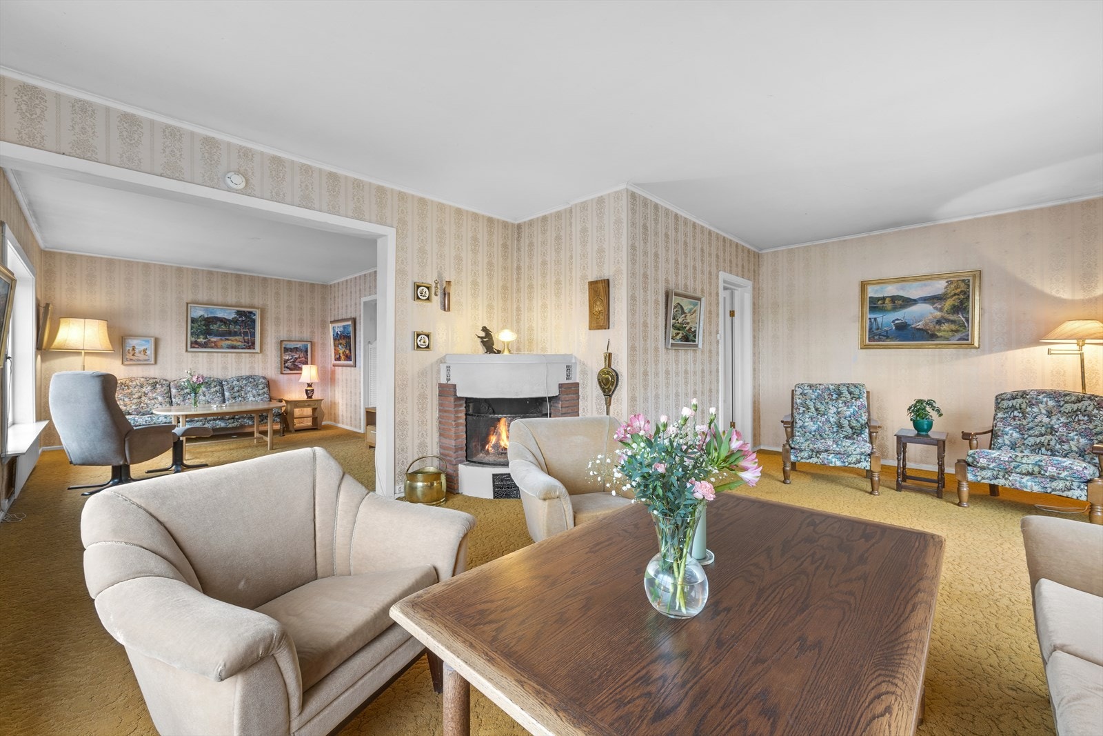 Stuen er delt inn i flere soner, som gir fleksible møbleringsmuligheter. Galleribilde