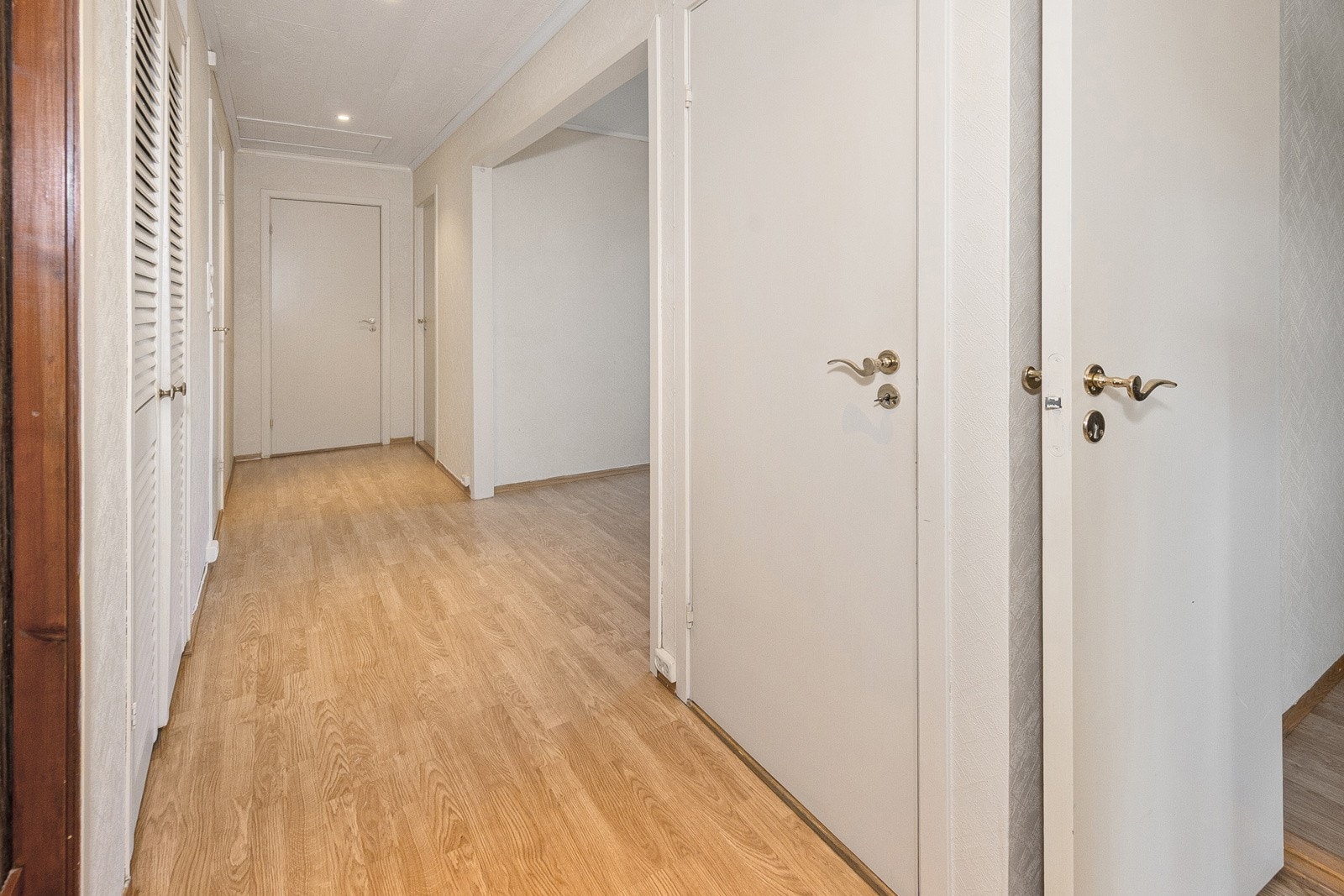 Innergang fra stue mot soverom og bad. Galleribilde