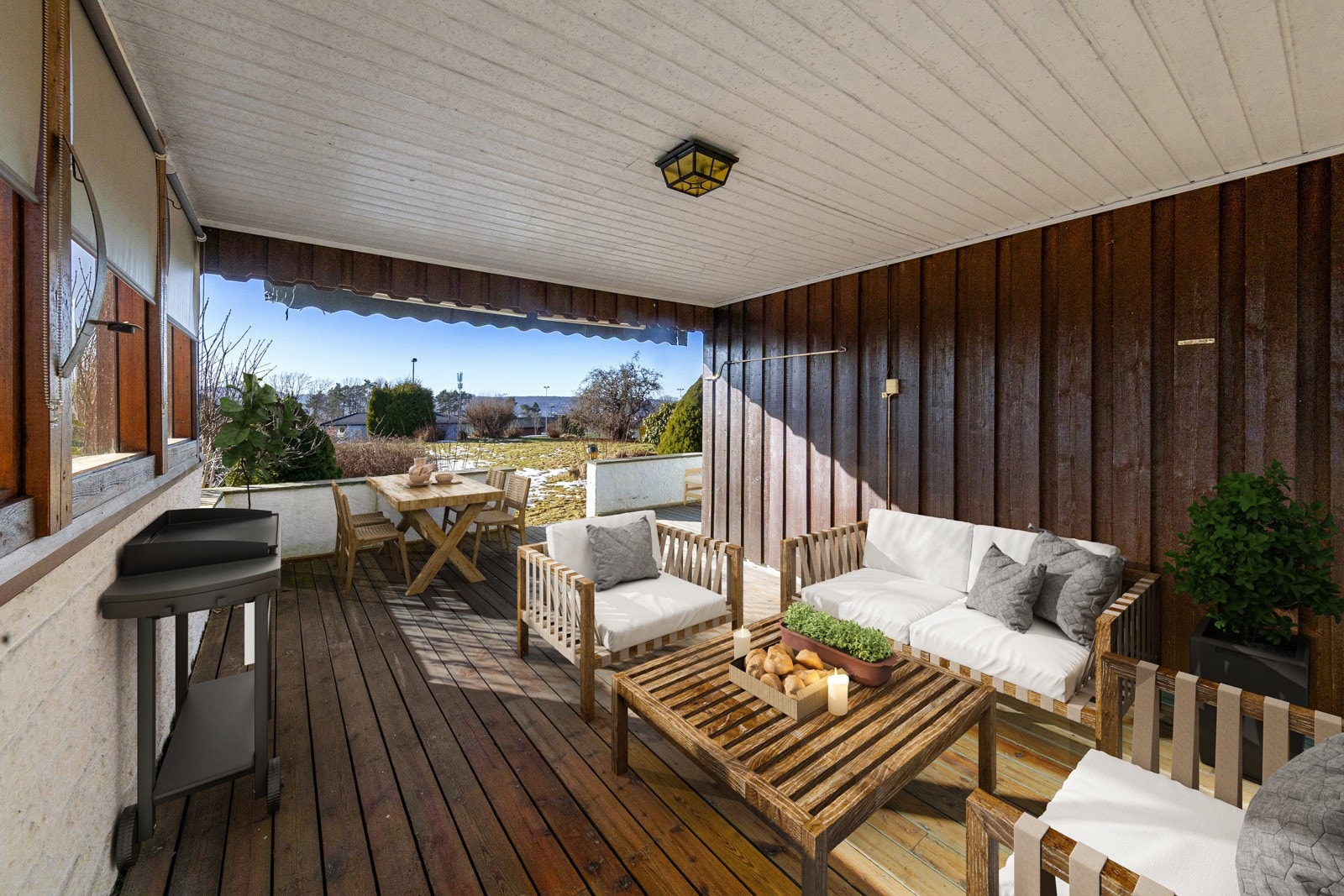 Boligen har en stor overbygget terrasse mot sydvest. Perfekt for hyggelige grillkvelder. Galleribilde