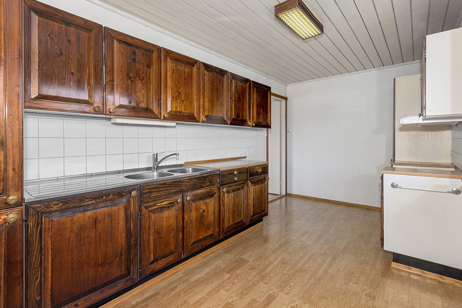 Kjøkkenet har innredning fra byggeår. Galleribilde