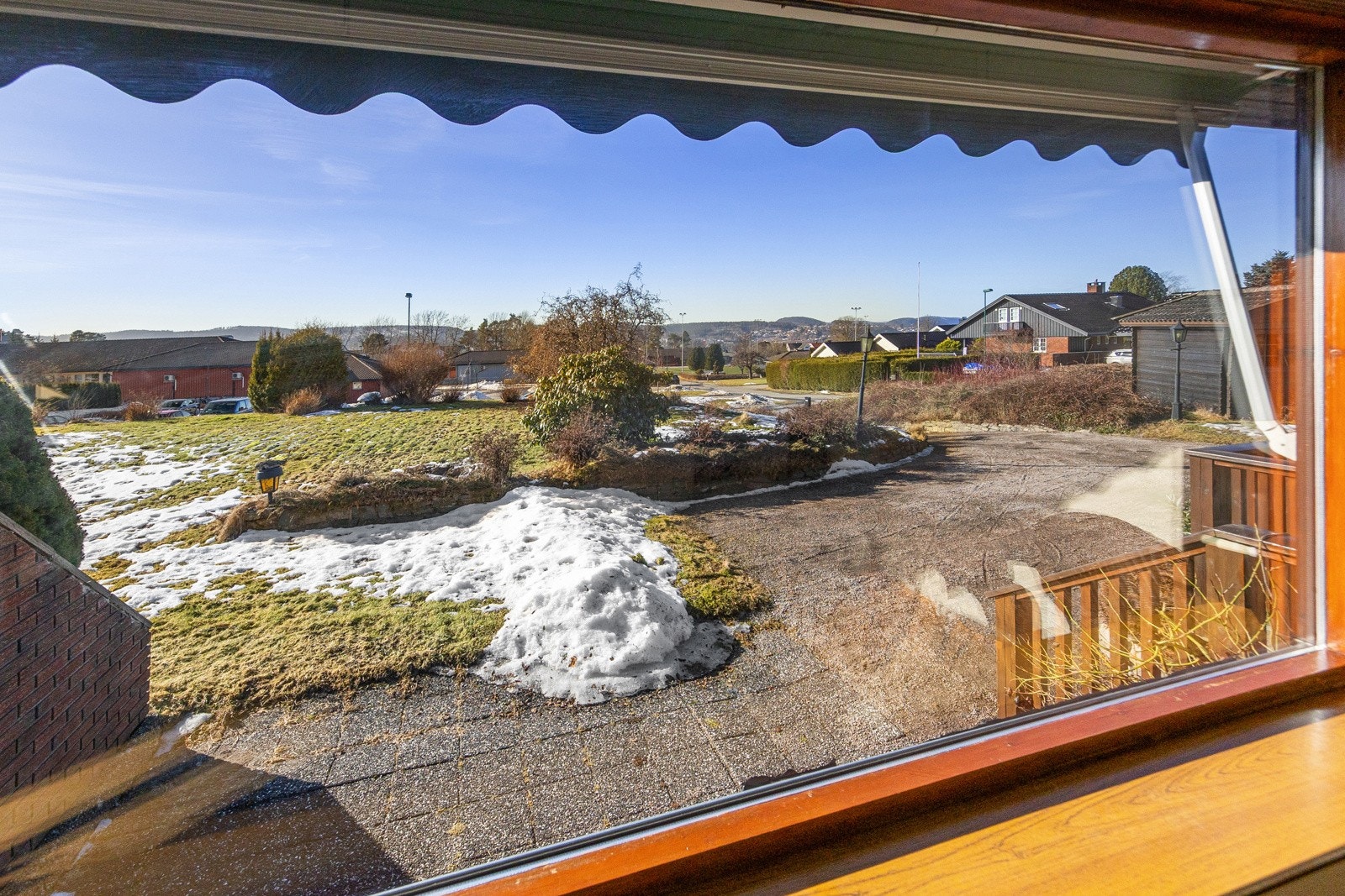 Utsikt fra stuevinduet. Galleribilde