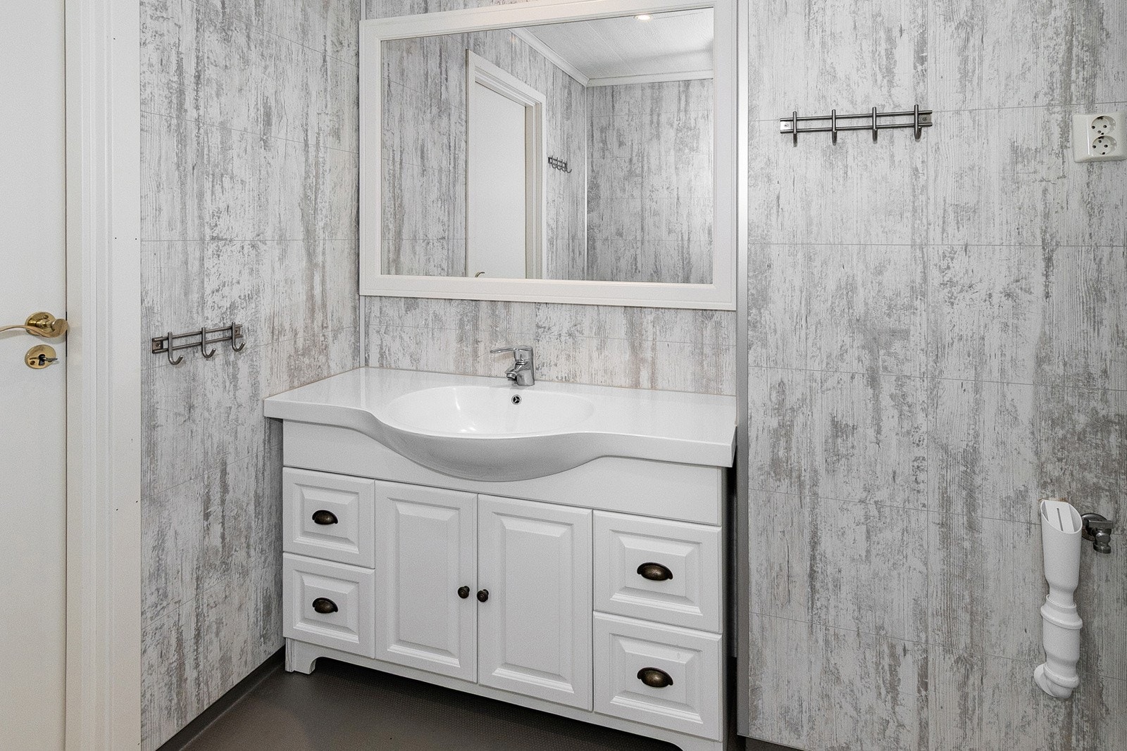 Bad i 1. etasjen er oppgradert i 2014. Galleribilde