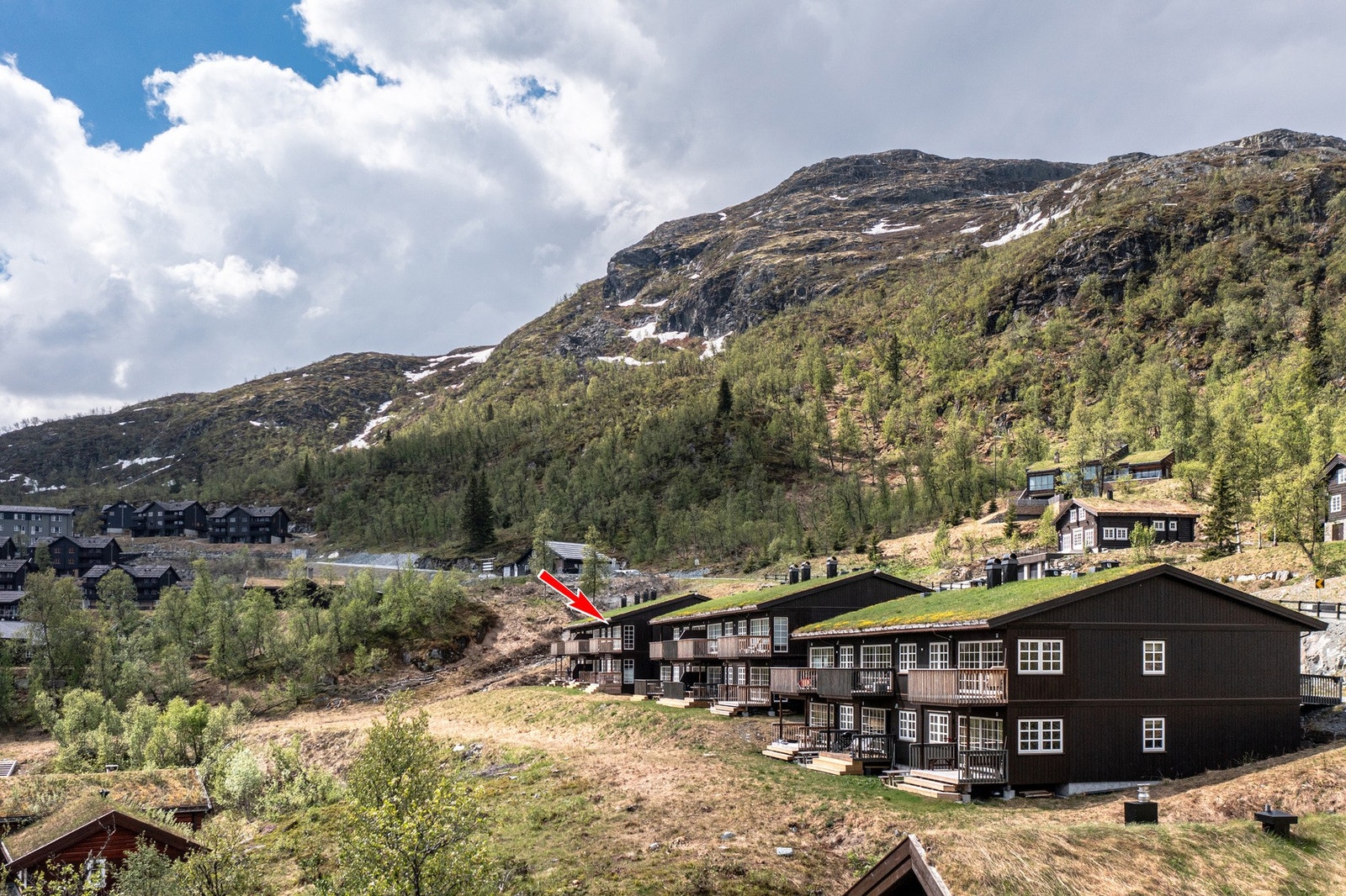 En fritidsbolig som kombinerer komfort, funksjonalitet og naturskjønne omgivelser - ideelt for deg som ønsker et sted å trekke deg tilbake og nyte fjellets kvaliteter året rundt. Galleribilde
