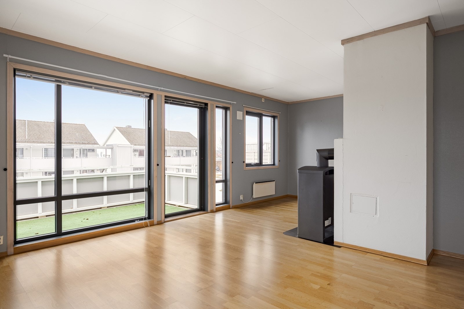 Balkongdør i tre med 2-lags isolerglass. Galleribilde