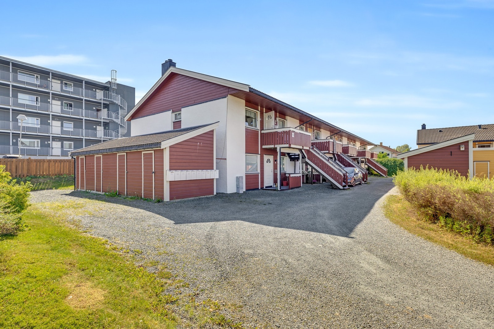 Leiligheten disponerer både egen sportsbod og egen garasjeplass. Galleribilde