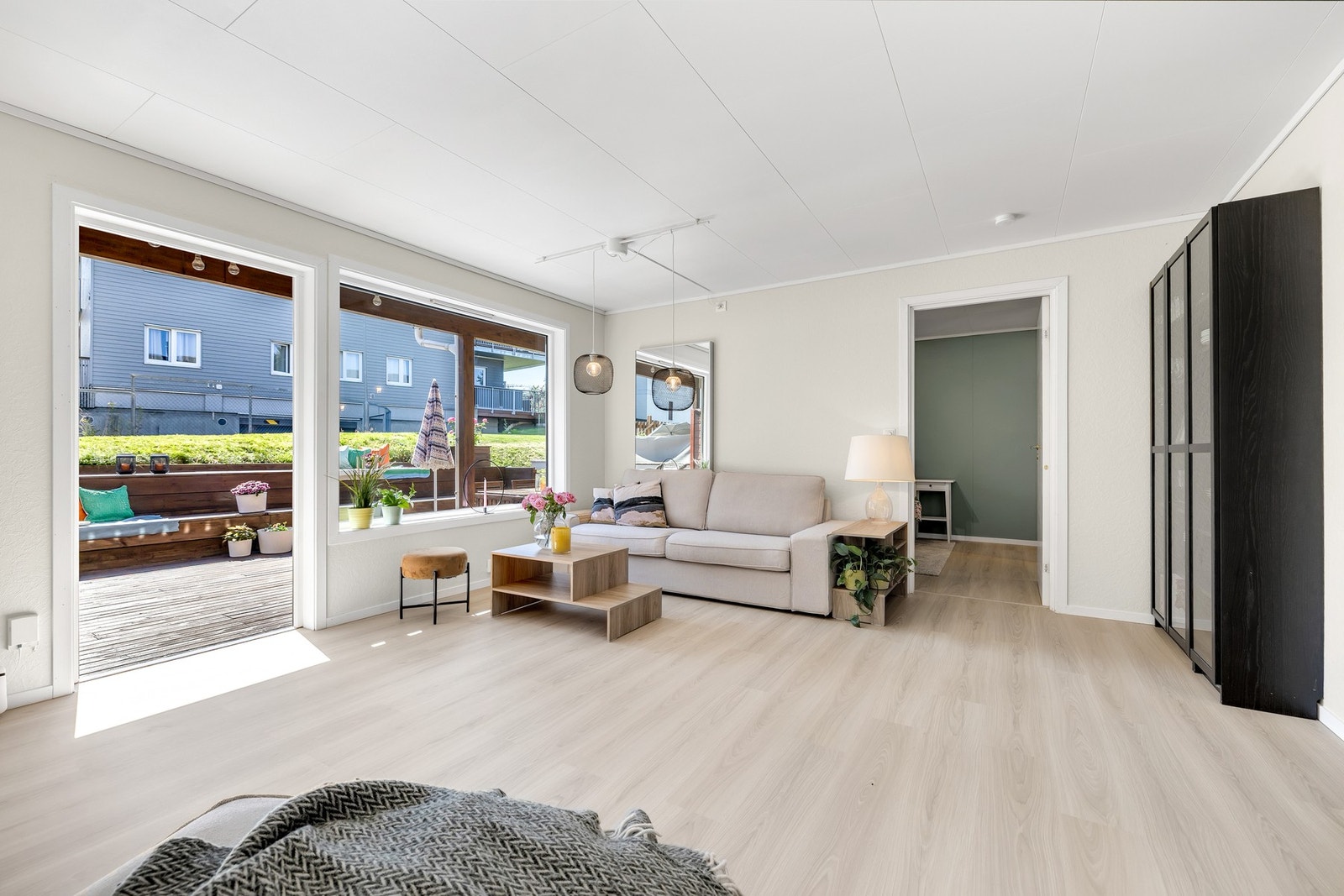 Fra stua er det utgang til den store terrassen. Galleribilde