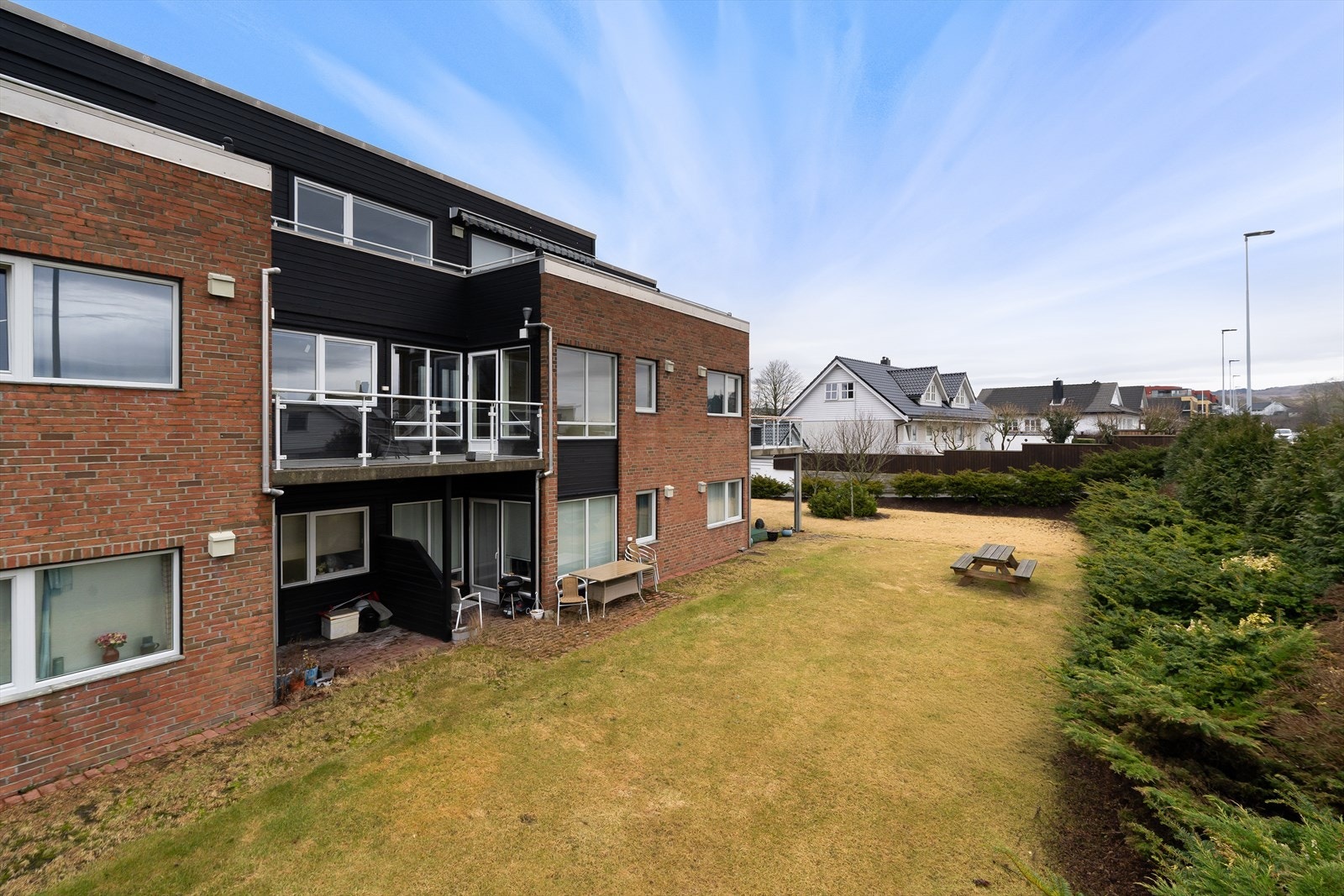 Velkommen til Osheia 10! Presenteres av Kyrre Otto i Eiendomsmegler 1 Jærmegleren. Foto: Eivind Dirdal Galleribilde