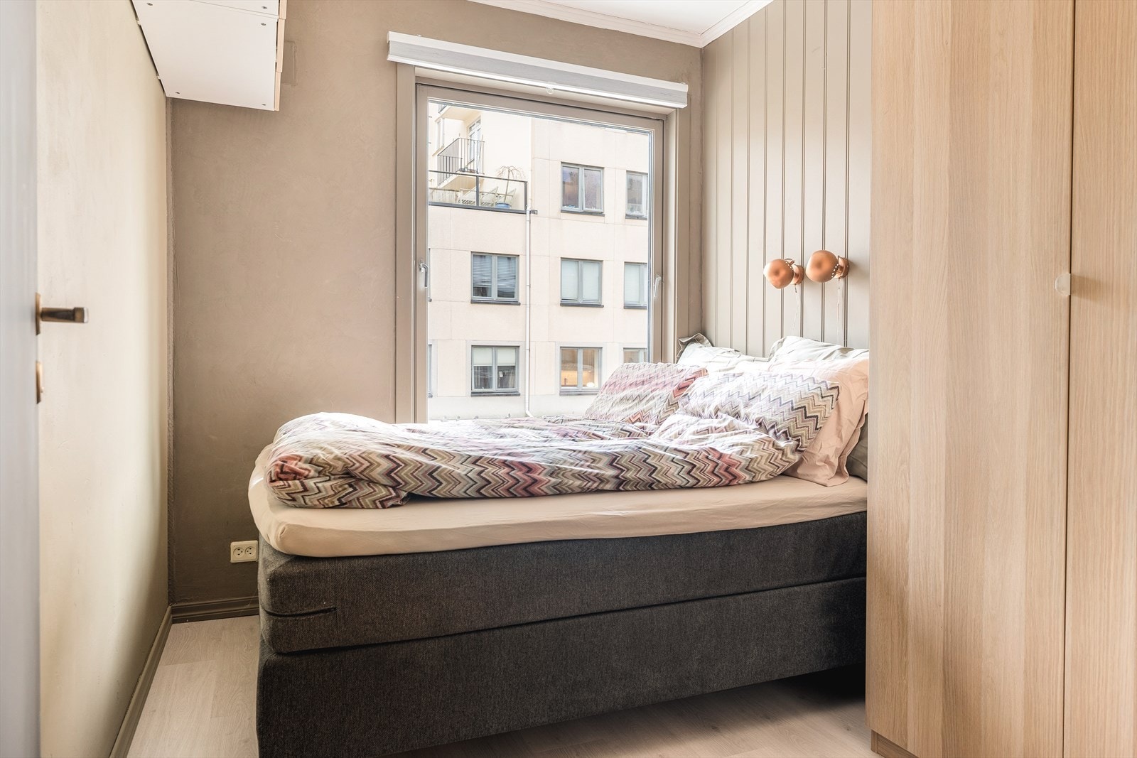Soverommet er målt til 7,1m² hvor det er god plass til dobbeltseng og garderobeskap. Galleribilde