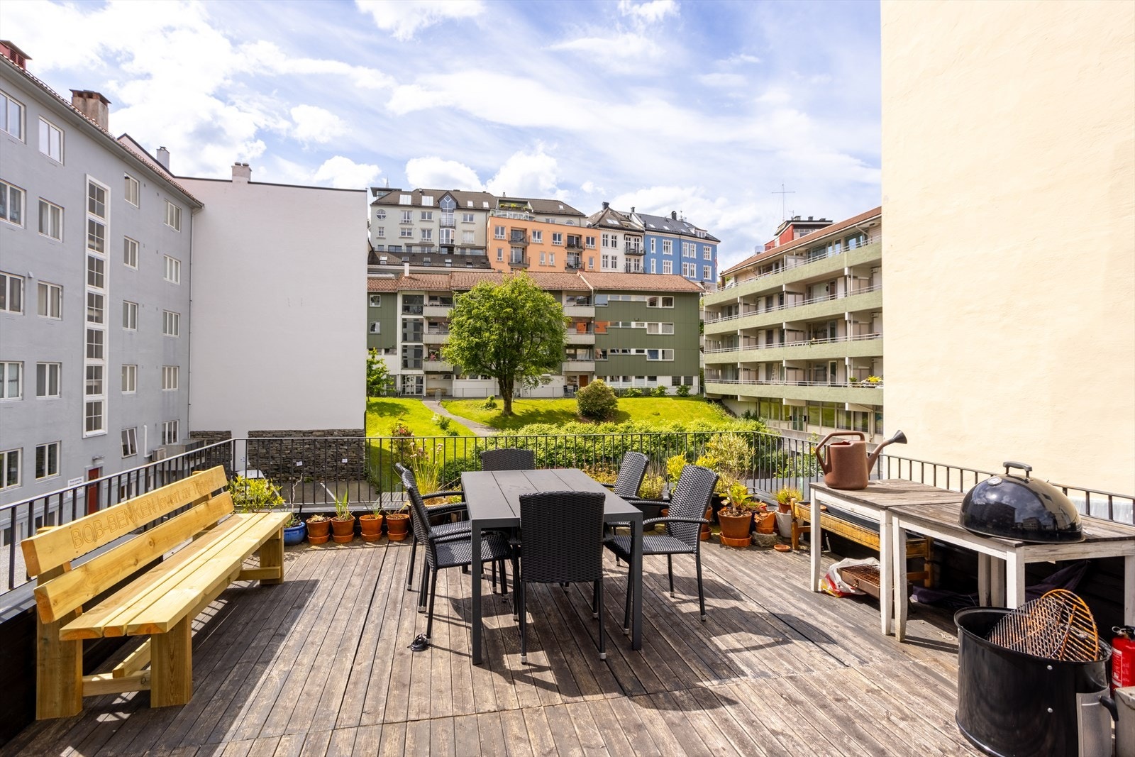 Borettslaget har felles takterrasse for beboerne som er ypperlig på fine sommersdager. Galleribilde