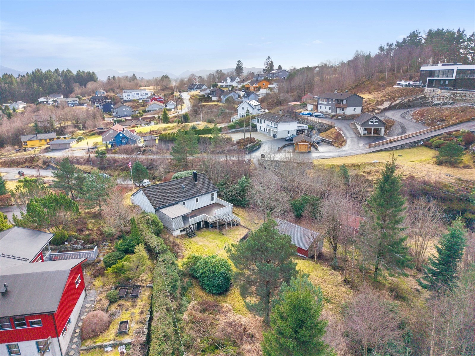 Fredelig beliggende enebolig på over 3 måls tomt. Galleribilde